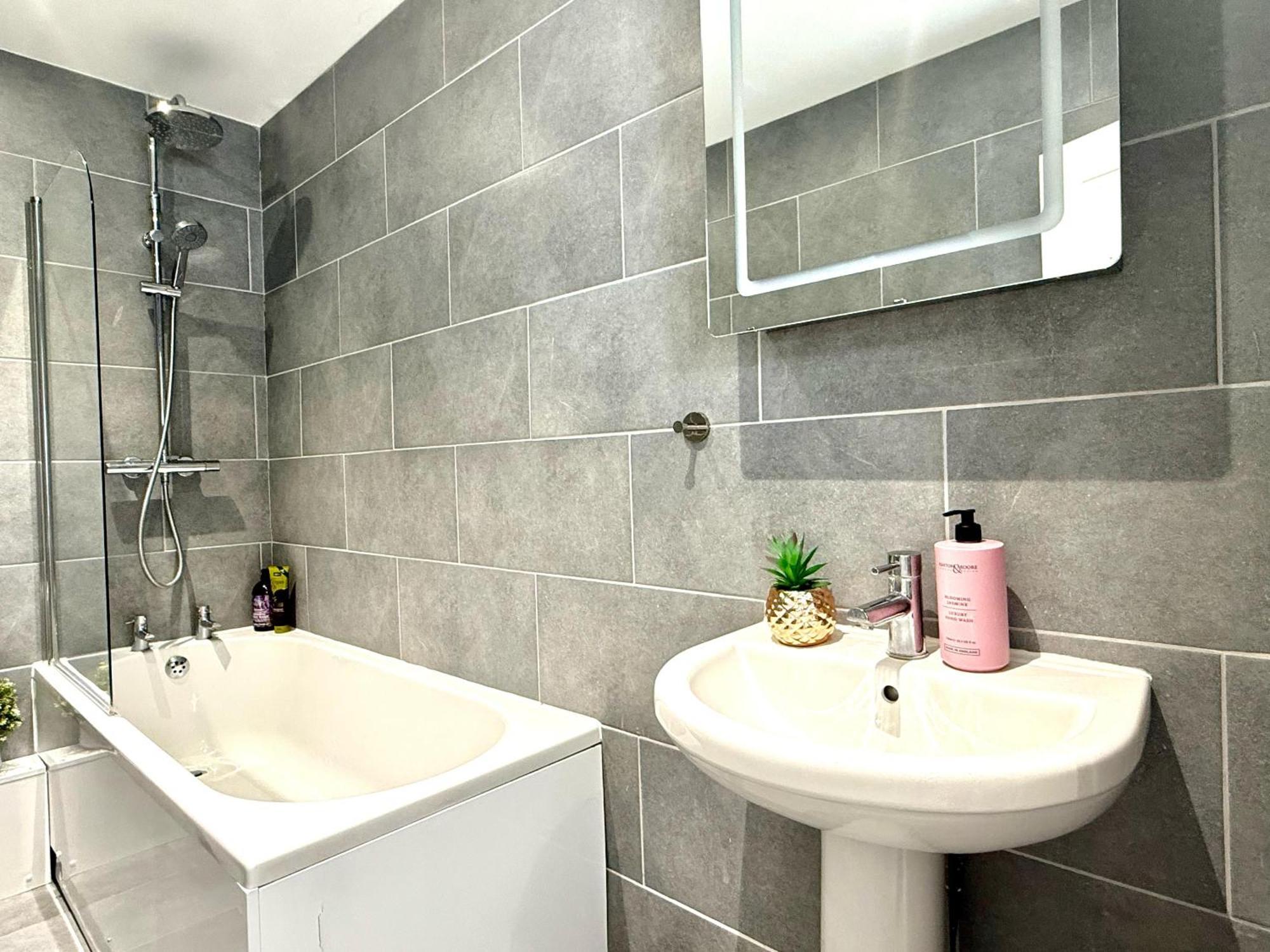 Hazel 1-Bedroom Cousy Flat, Parking, Wifi, Prime Location, Close To Blenheim Palace & Oxford Кидлингтон Экстерьер фото